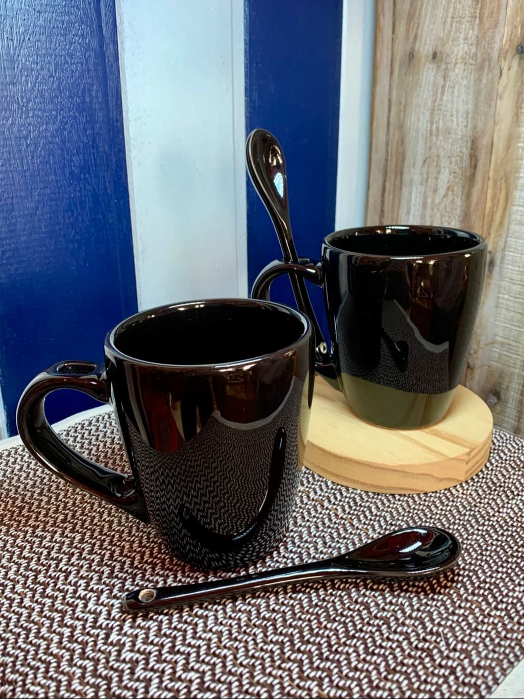 CANECA E COLHER EM CERÂMICA